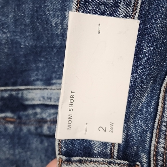 American Eagle NWT Distressed High-Rise Mom Jean Shorts - Picture 5 of 8